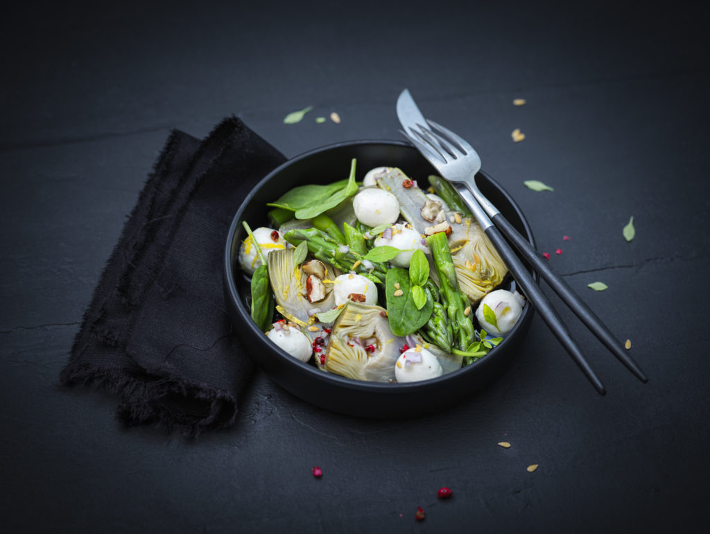 Artichokes salad with mozzarella balls maestrella