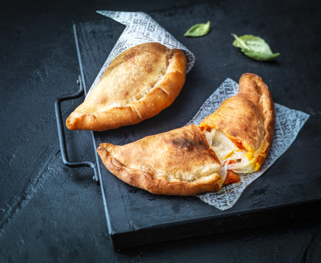Panzerotti filled with mozzarella and tomatoes recipe - Maestrella